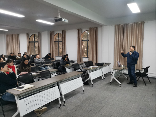 国家杰青叶龙武教授应邀和我校师生进行学术交流-环境与化工清洁生产实验中心